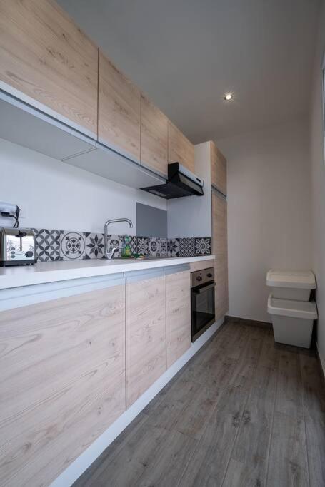 Appartement Le Trianon - Parking Prive à Reims Extérieur photo