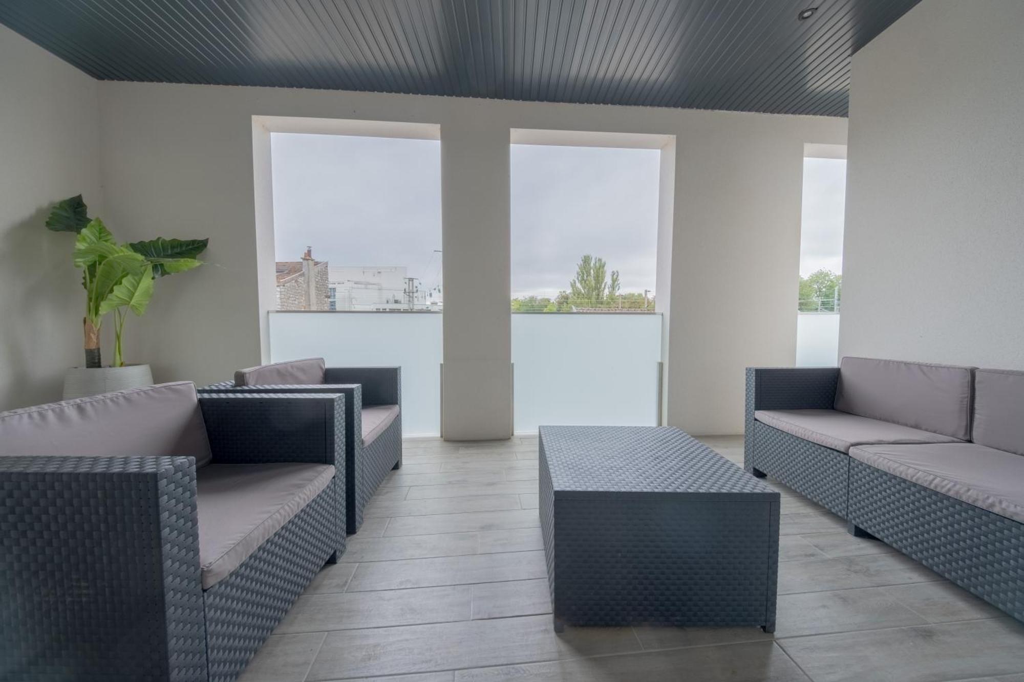 Appartement Le Trianon - Parking Prive à Reims Extérieur photo
