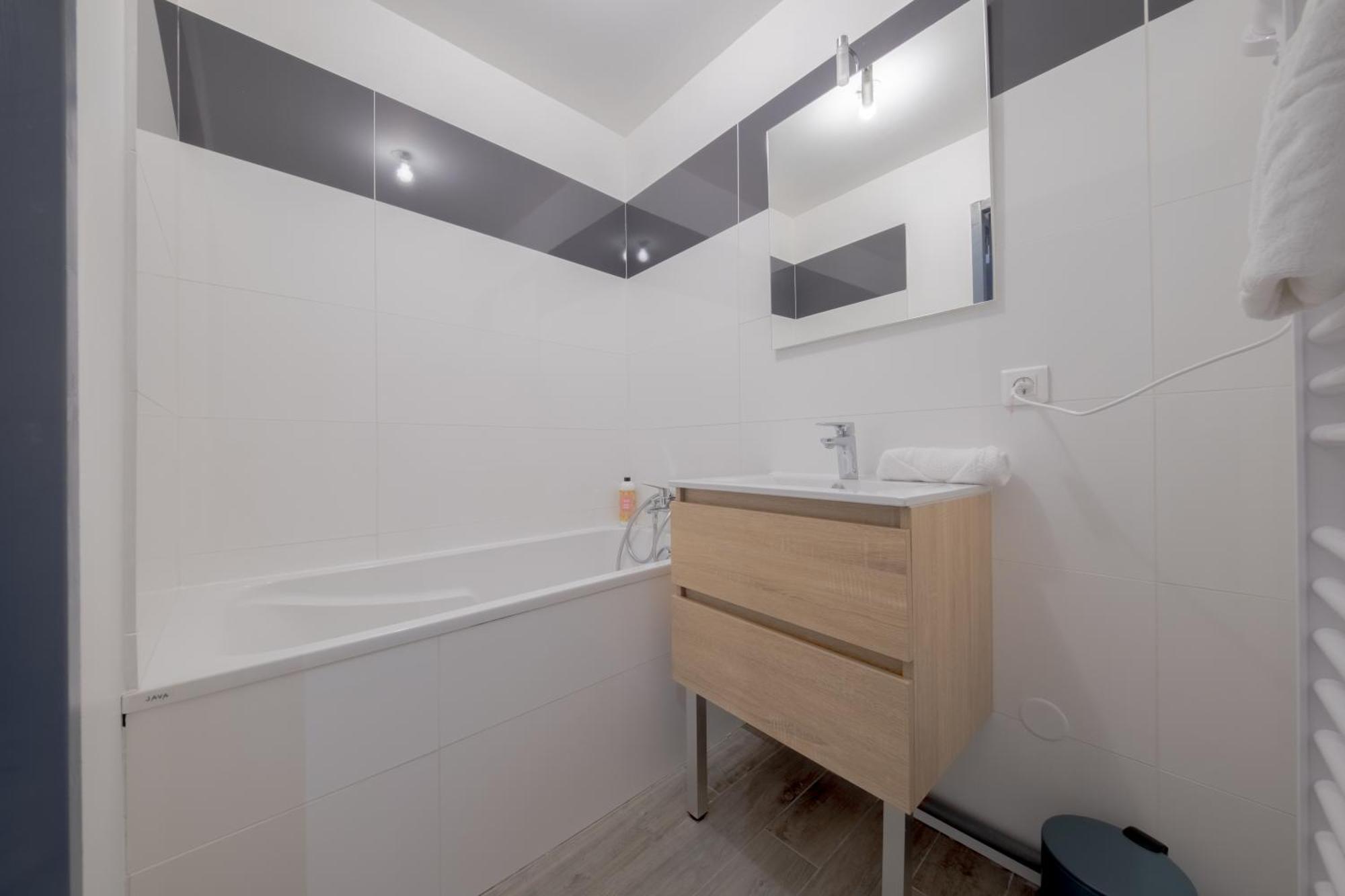 Appartement Le Trianon - Parking Prive à Reims Extérieur photo